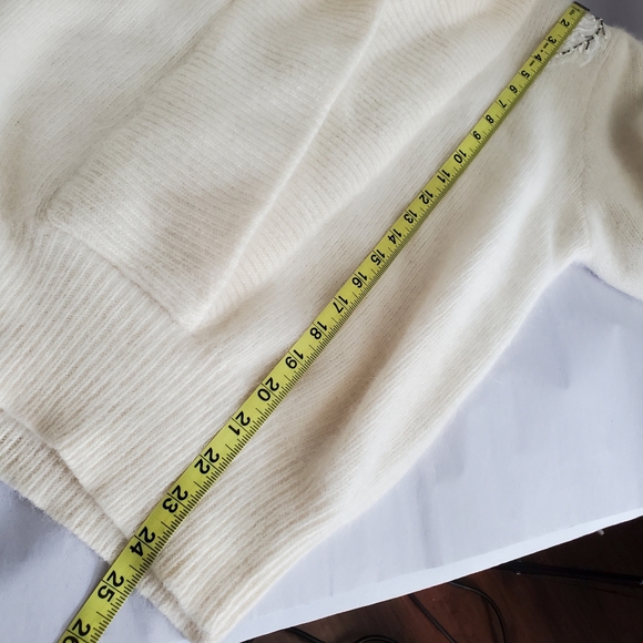 Vintage Gorgeous Erez Lambswool & Angora Rabbit Hair Embroidered Sweater - Picture 9 of 10